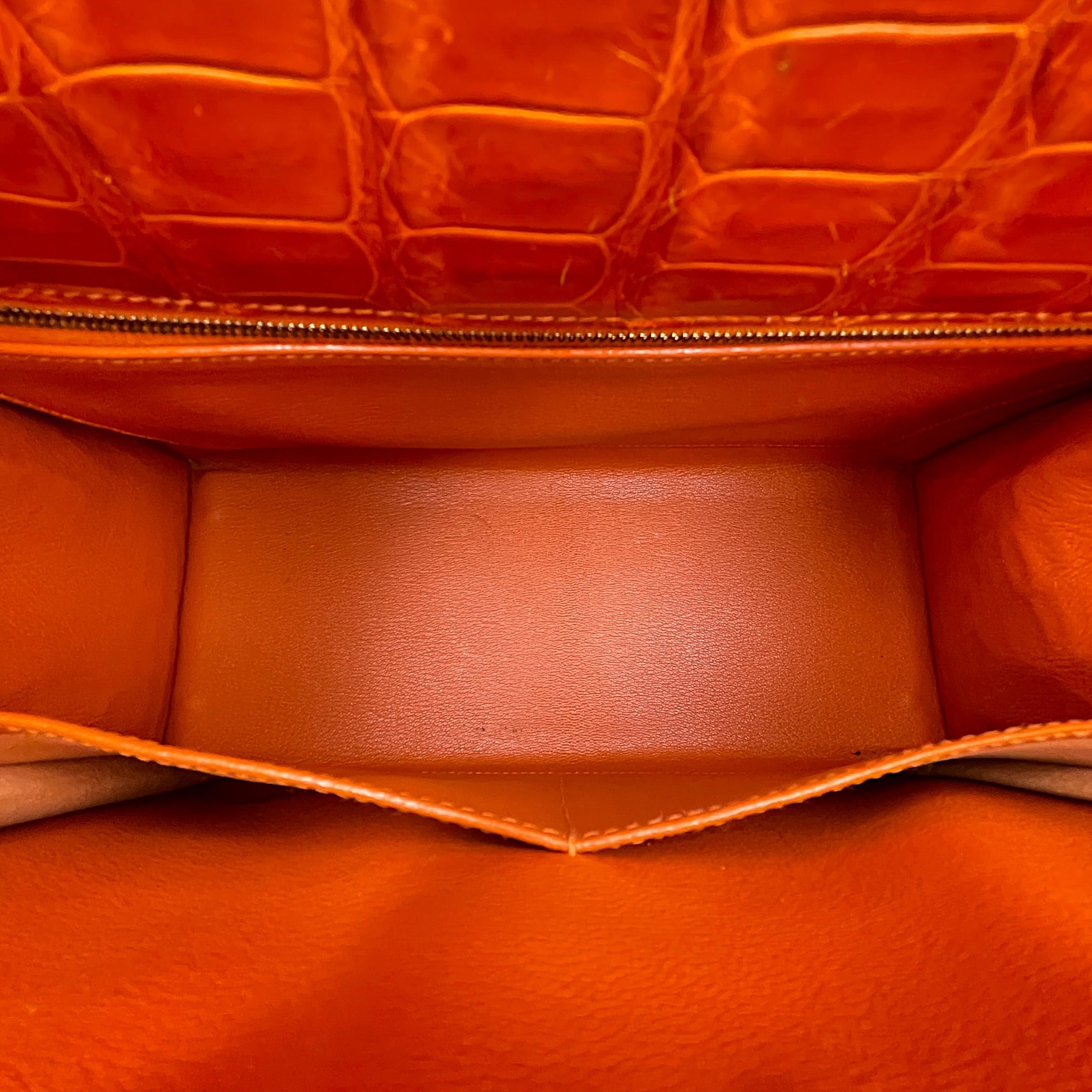 Sellier Kelly 28 Orange in Shiny Niloticus Gold hardware