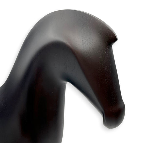 Arion Sculpture Acajou Ebenise Display