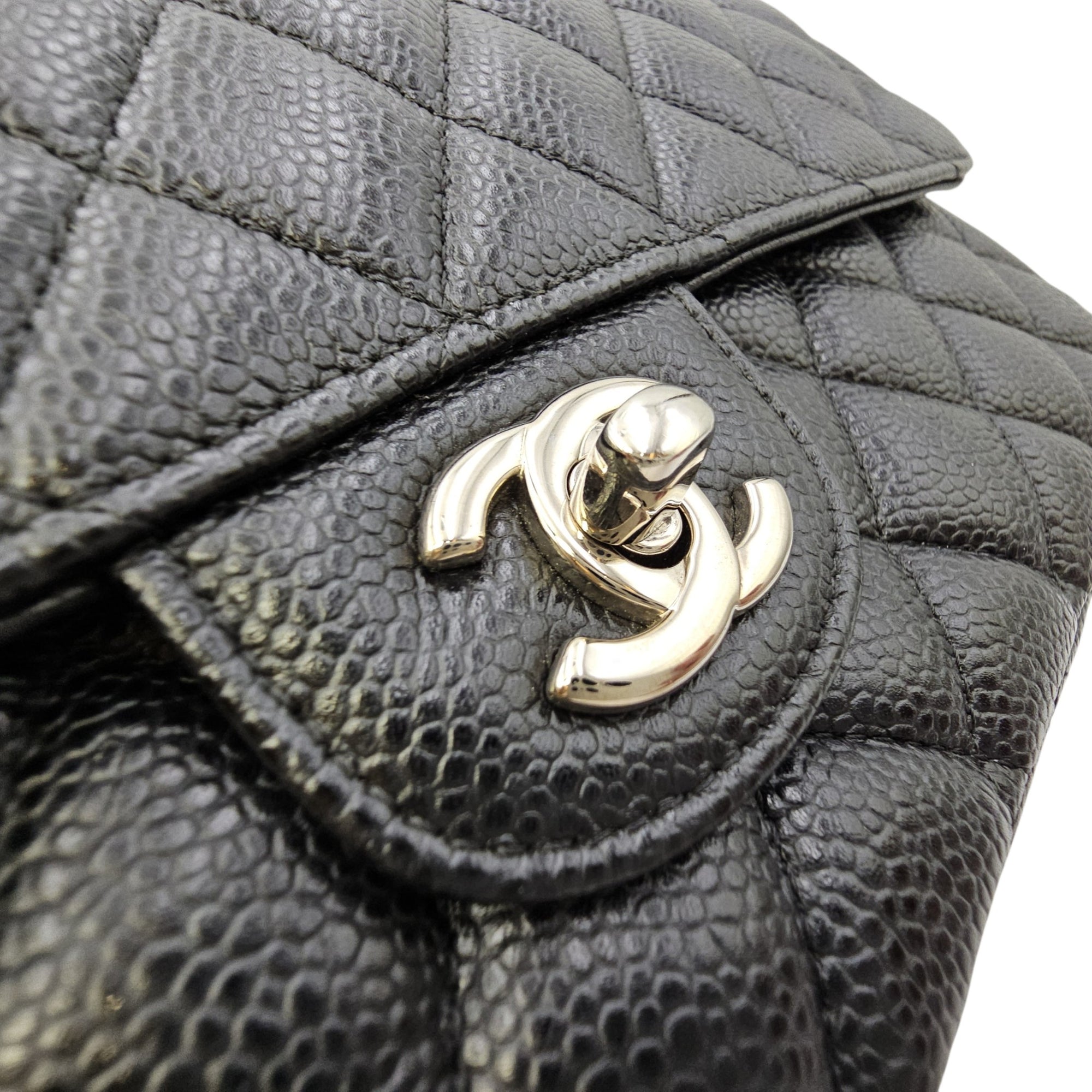 Classic Medium Black Shoulder Bag in Caviar Leather Silver hardware