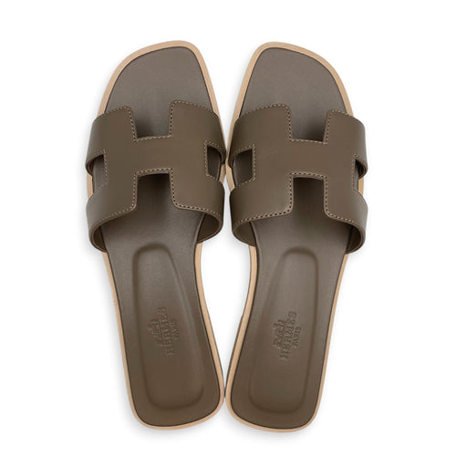 Oran Sandal. Sz:37 Etoupe Sandals in Calfskin