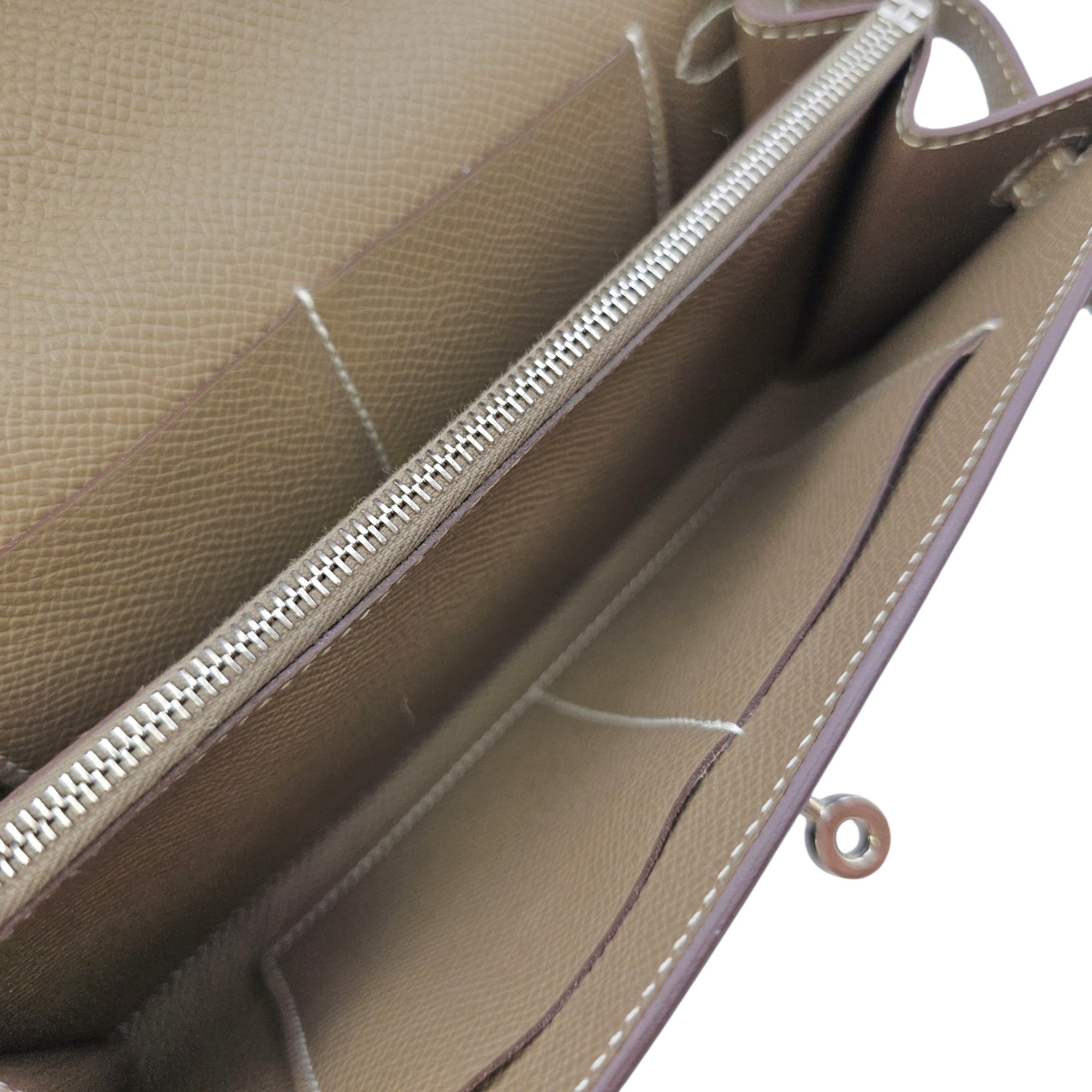 Kelly To Go  Étoupe Wallet in Epsom Palladium hardware