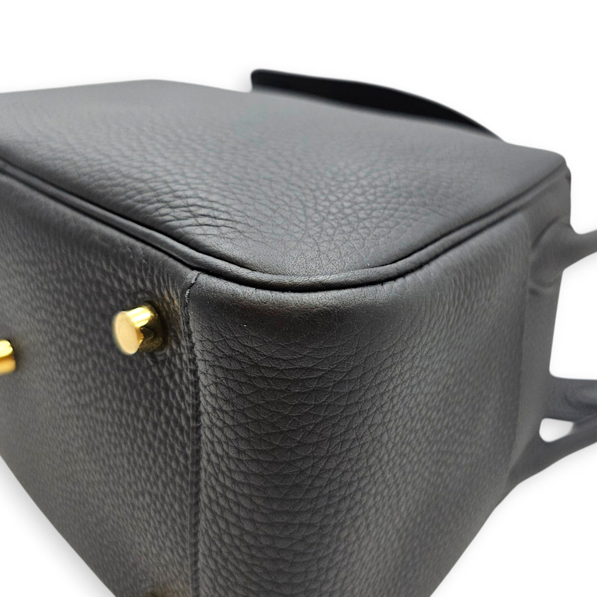 Lindy 26 Noir in Clemence Gold hardware