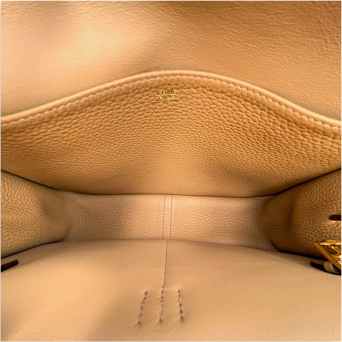 Halzan 25 Biscuit in Clemence Gold hardware