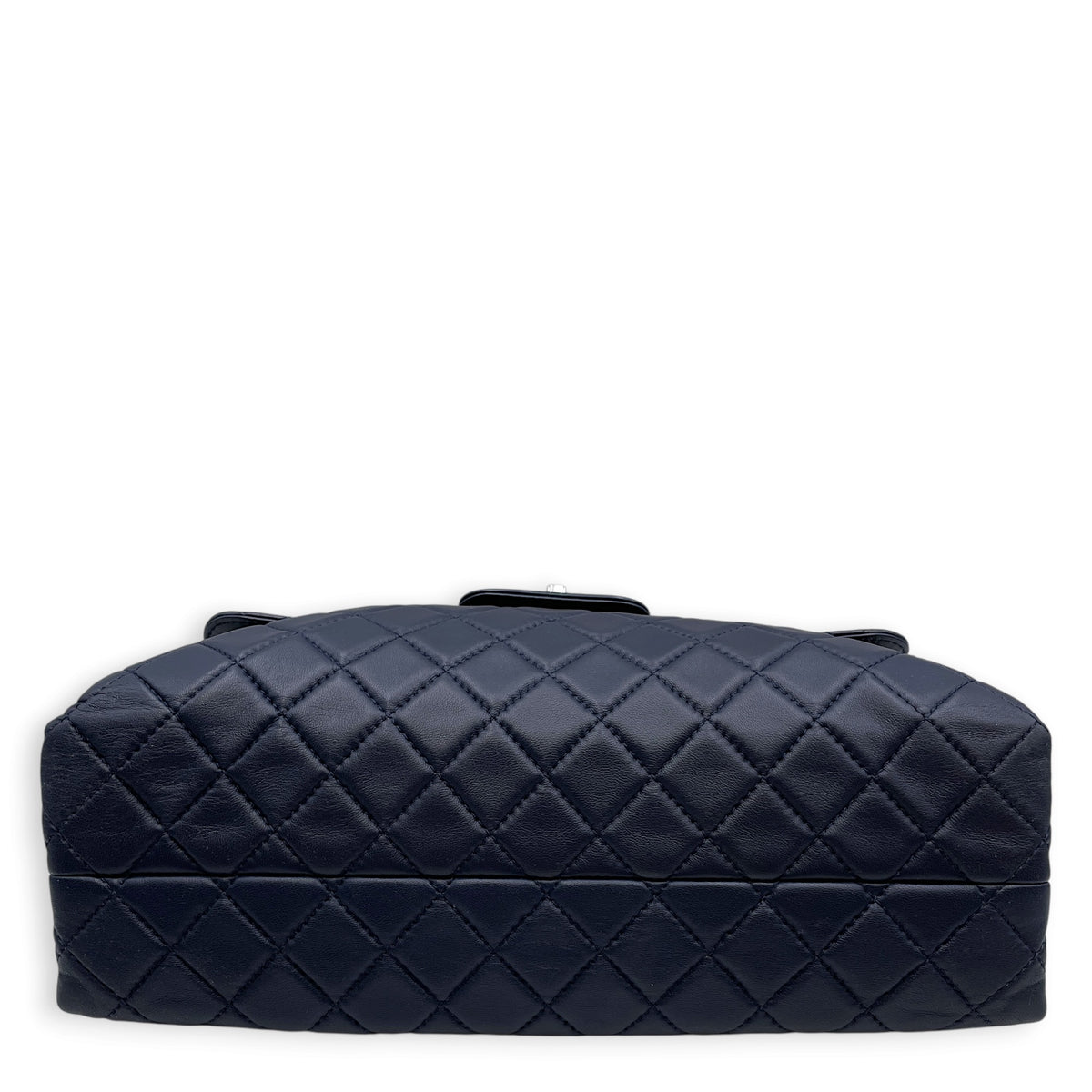 Seasonal Flap  30 Navy Blue Shoulder Bag in Lambskin Silver hardware