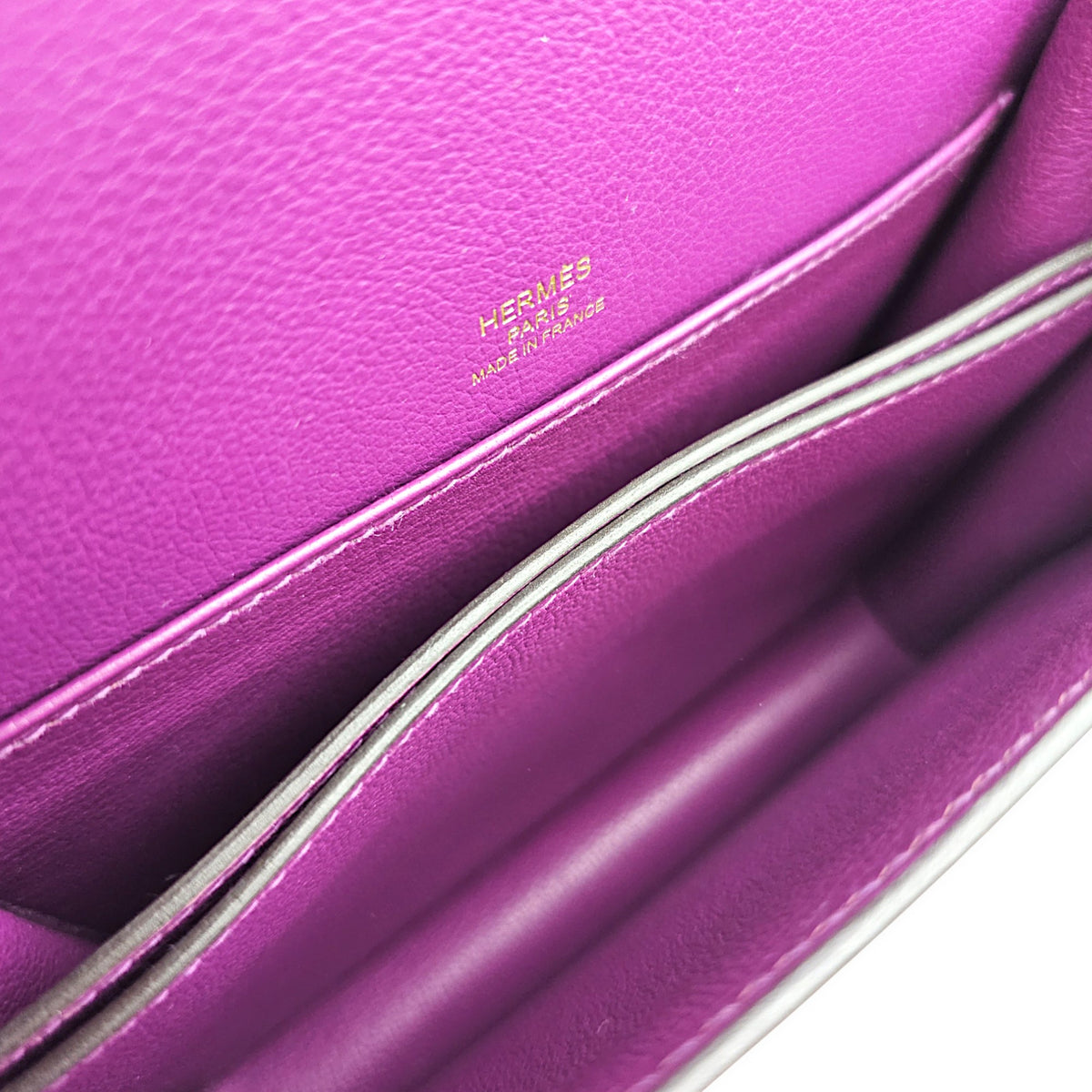 Roulis  Mini Anemone in Evercolor Gold hardware