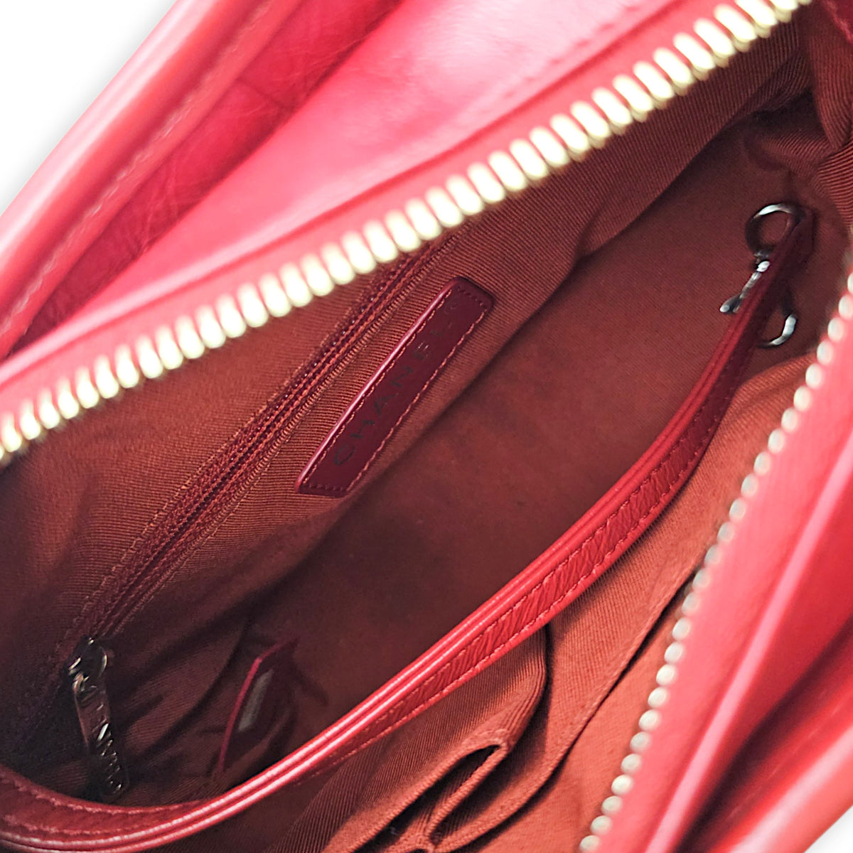 Gabrielle Small Red Shoulder Bag in Calfskin Mixed hardware
