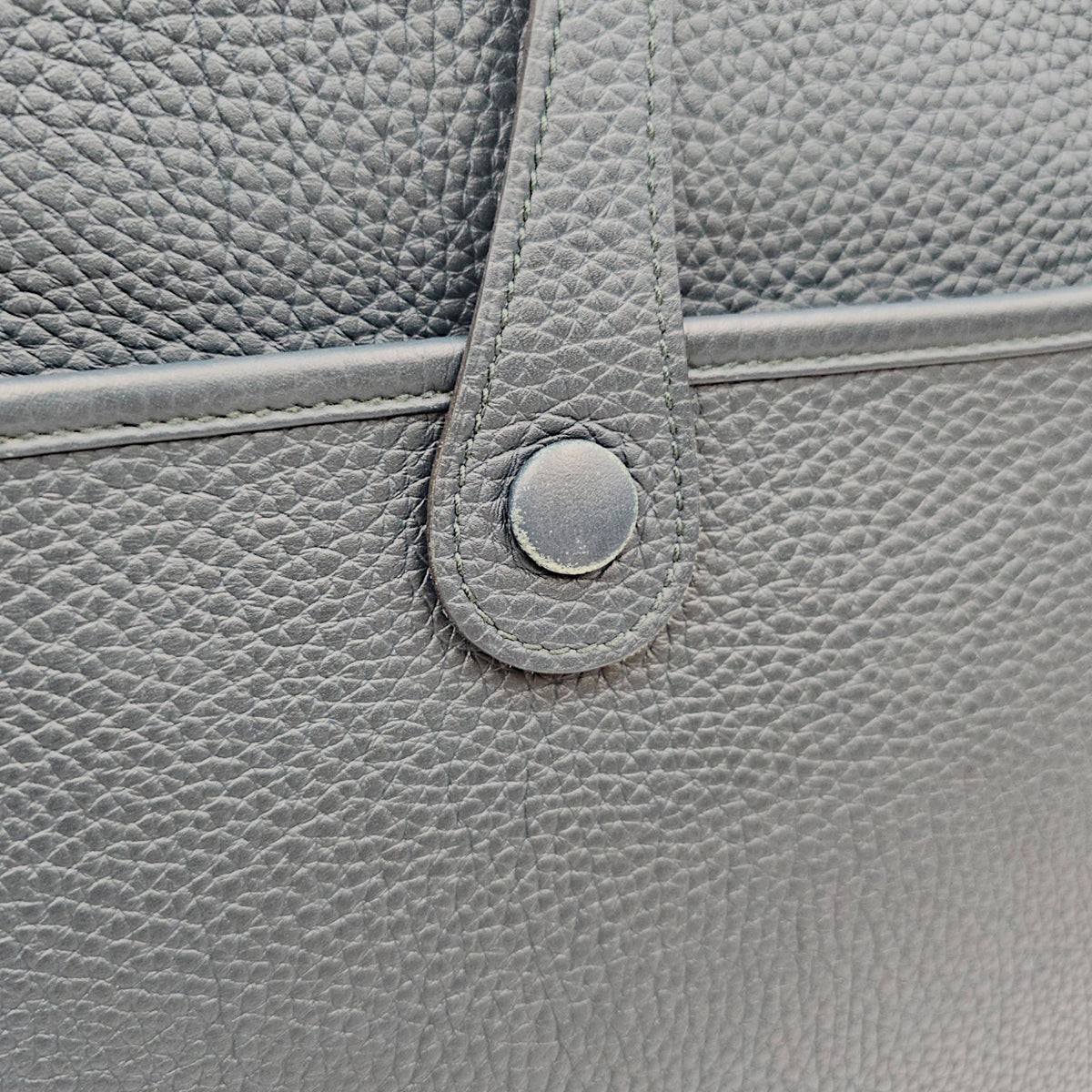 Evelyne 29 Vert Cypres in Clemence Gold hardware