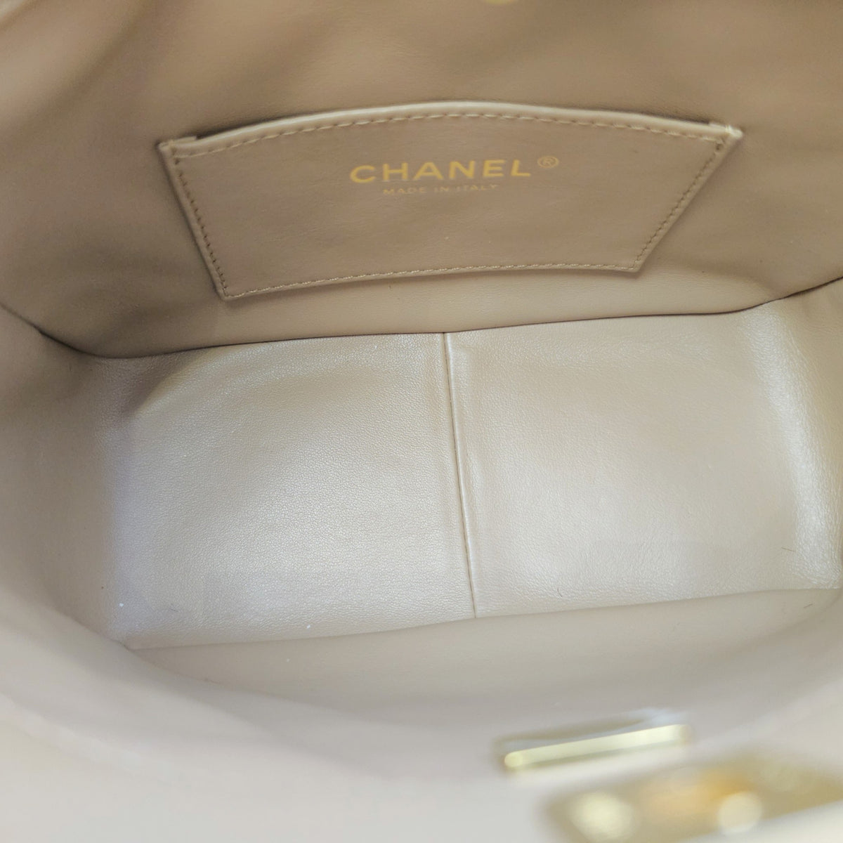 Pearl Crush  Beige Shoulder Bag in Lambskin Gold hardware