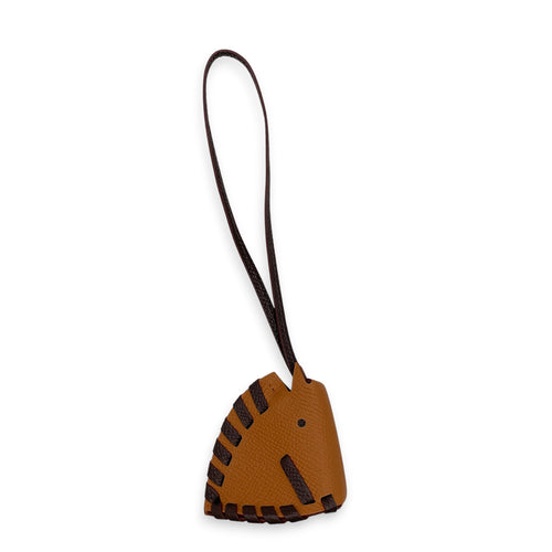 Cheval Tresse Charm  Gold/Chocolat Charm in Epsom
