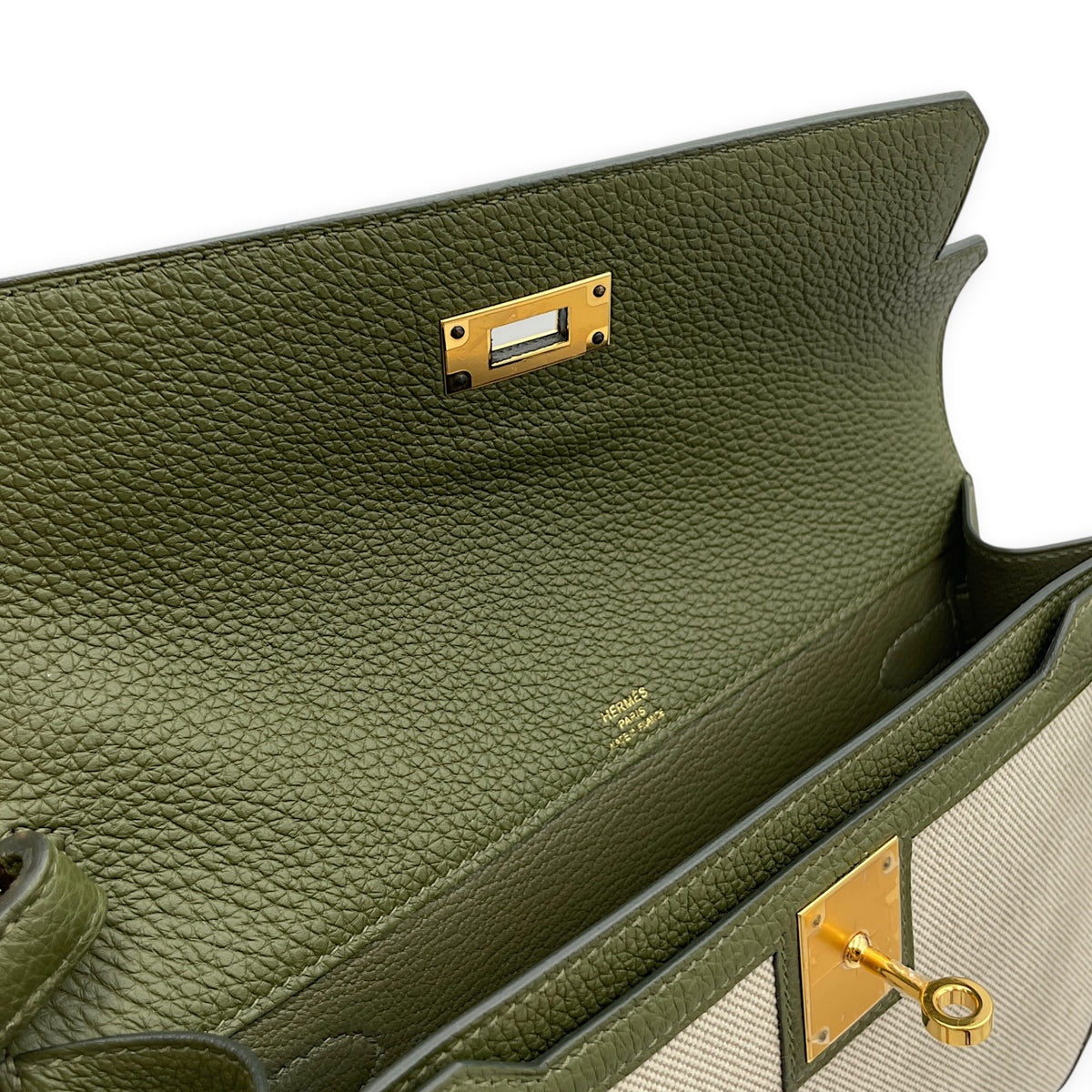 Kelly Depeches 25 Vert Amande-Ecru/Vert Veronese in Togo/Toile Gold hardware