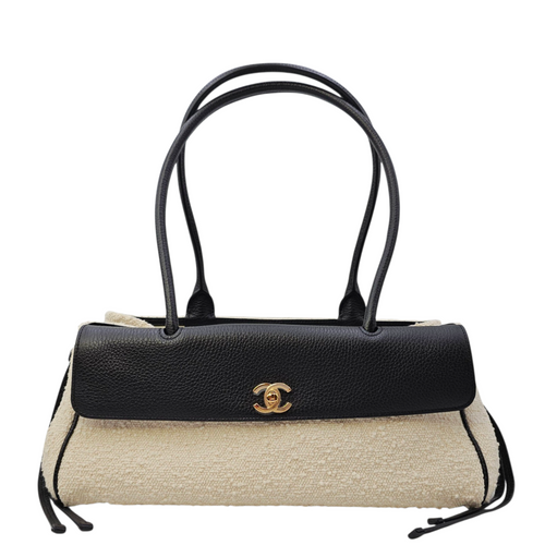 Urban Essentials  31 White Shoulder Bag in Tweed Gold hardware