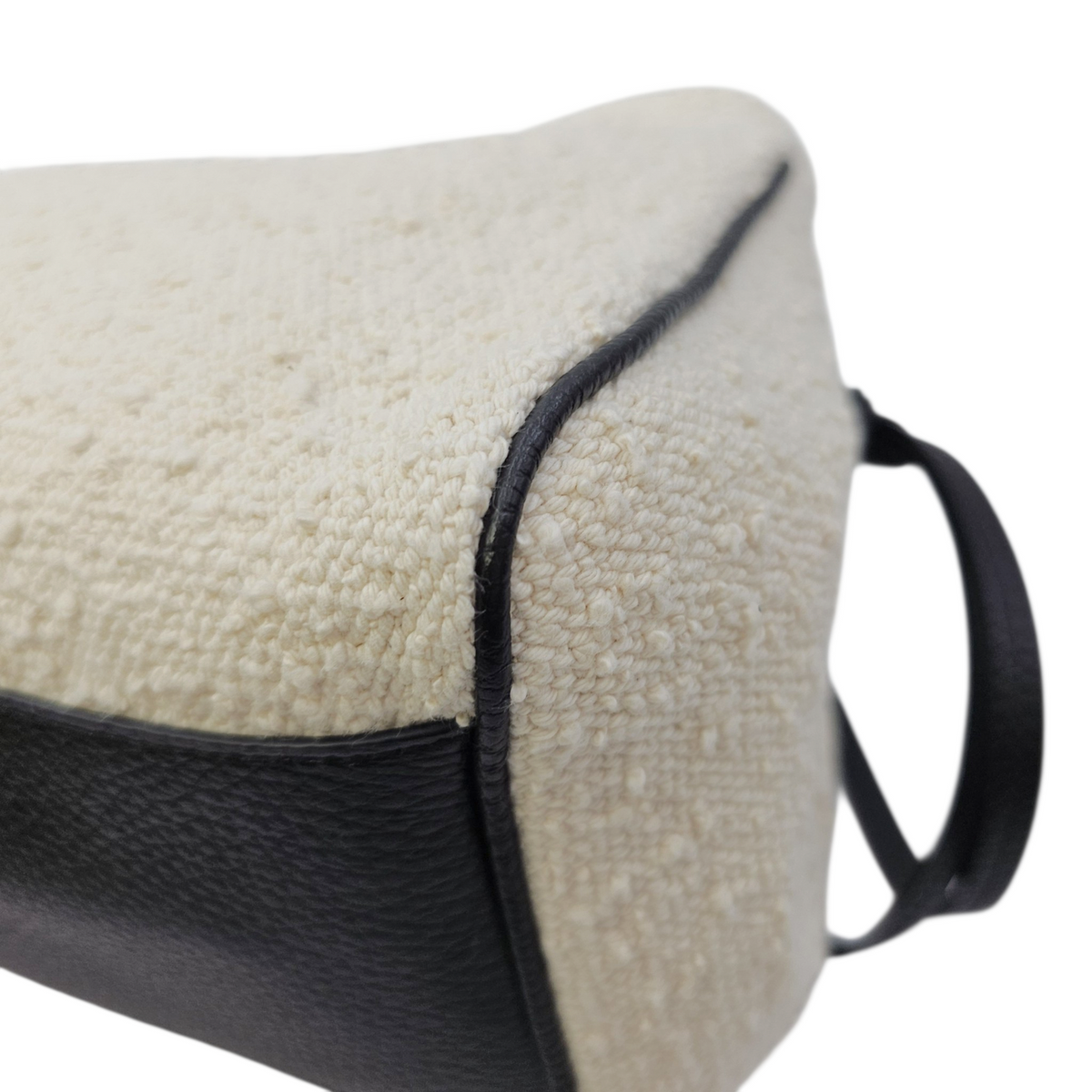 Urban Essentials  31 White Shoulder Bag in Tweed Gold hardware