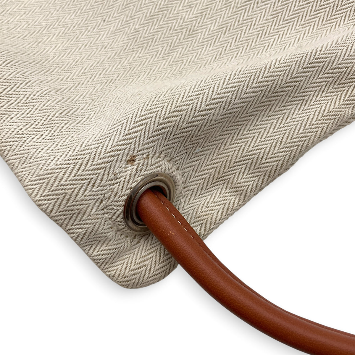 Maline Grooming Bag Gold in Canvas