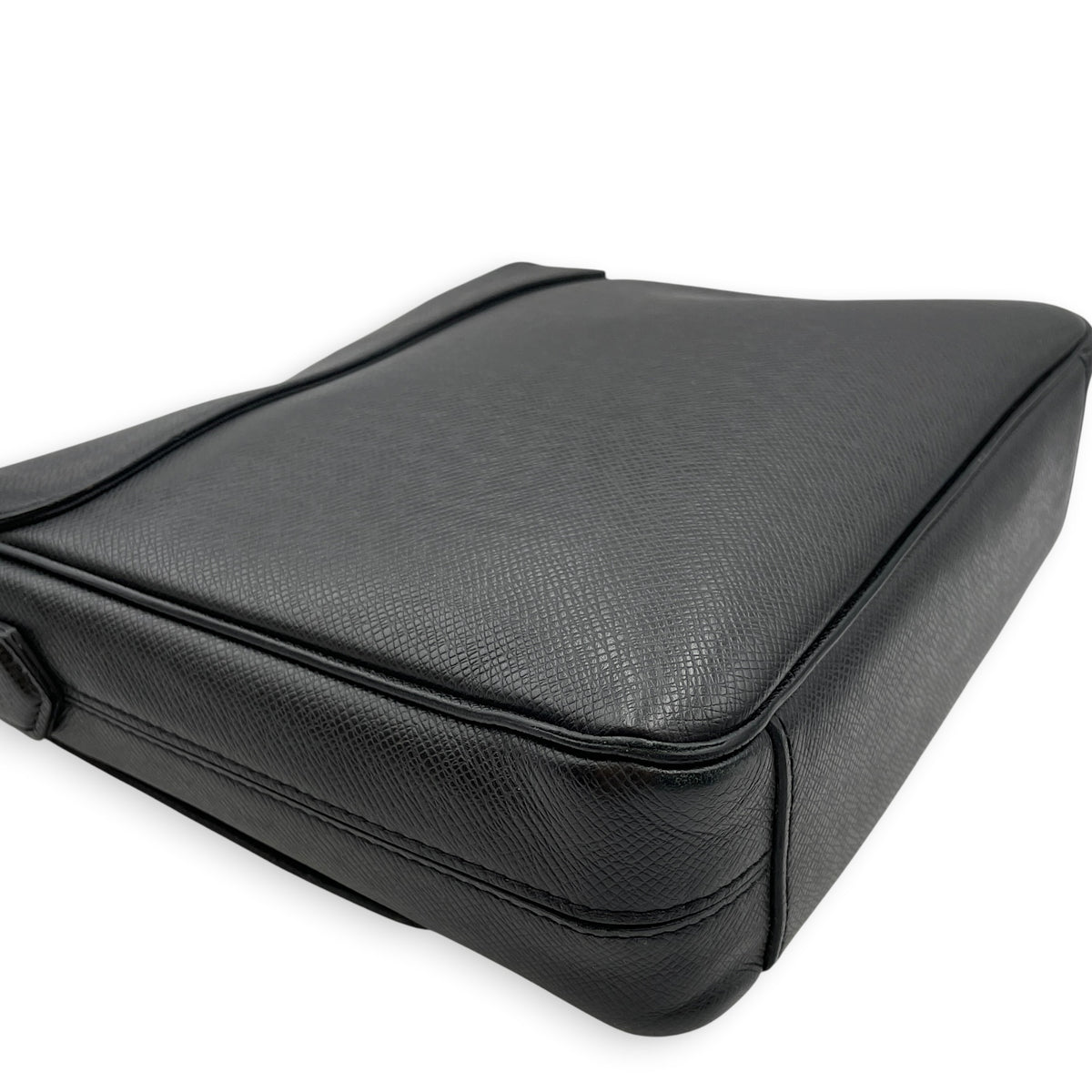 Speed LV Aerogram  Black Messenger in Taiga Leather Silver hardware