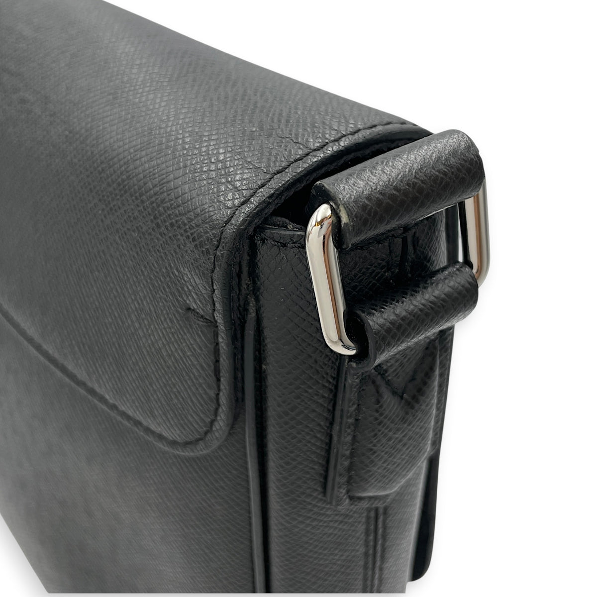 Speed LV Aerogram  Black Messenger in Taiga Leather Silver hardware