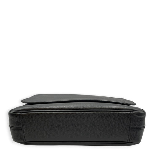 Speed LV Aerogram  Black Messenger in Taiga Leather Silver hardware