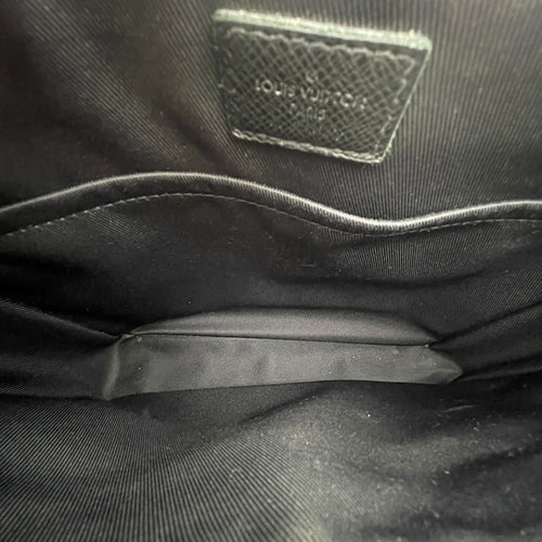 Speed LV Aerogram  Black Messenger in Taiga Leather Silver hardware