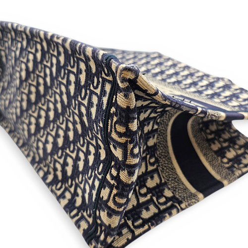 Book Tote 37 Blue Tote Bag in Jacquard
