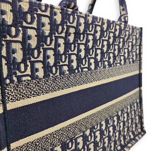 Book Tote 37 Blue Tote Bag in Jacquard