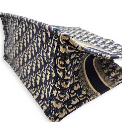 Book Tote 37 Blue Tote Bag in Jacquard