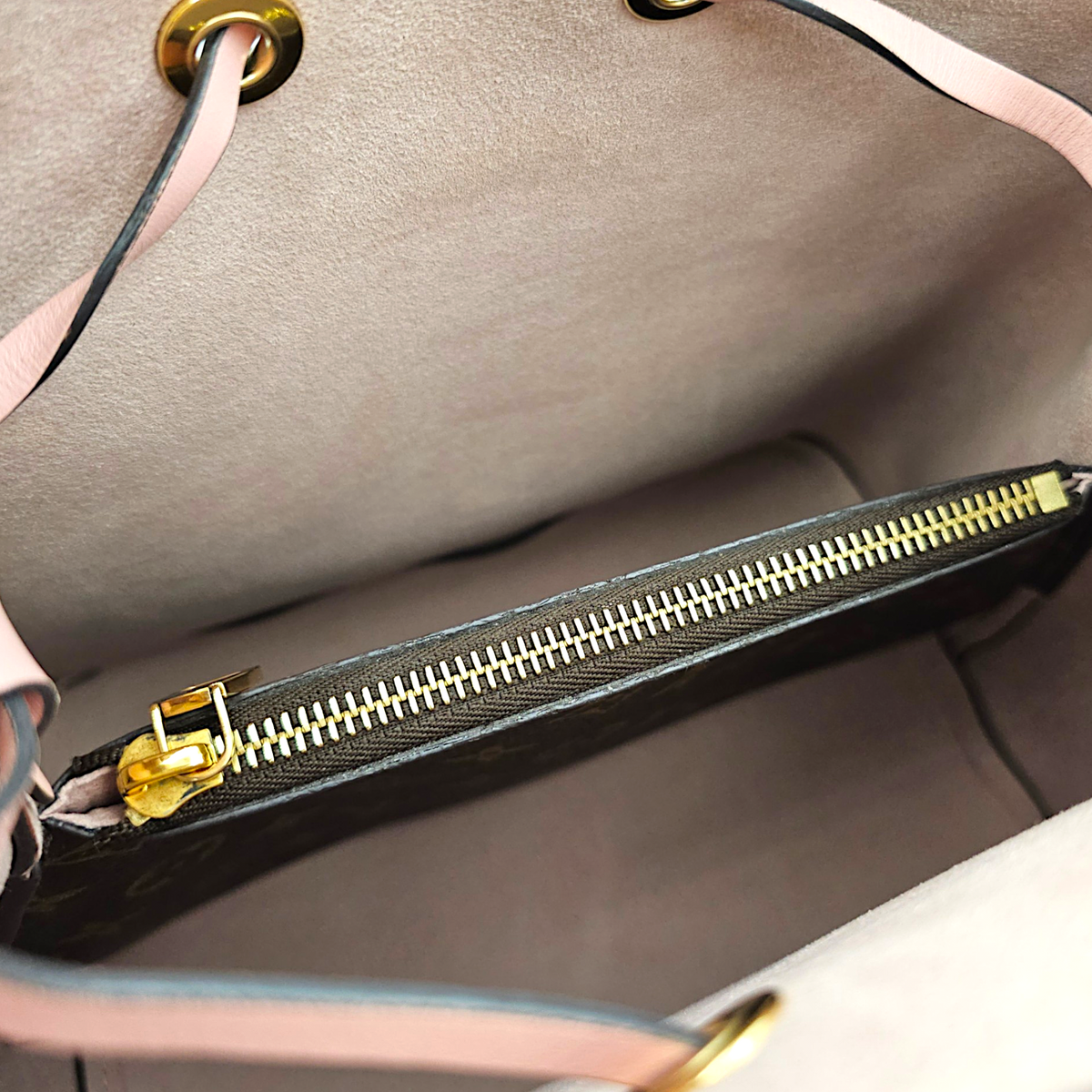NeoNoe MM Monogram with Rose Poudre Bucket Bag in Monogram Coated Canvas Gold hardware