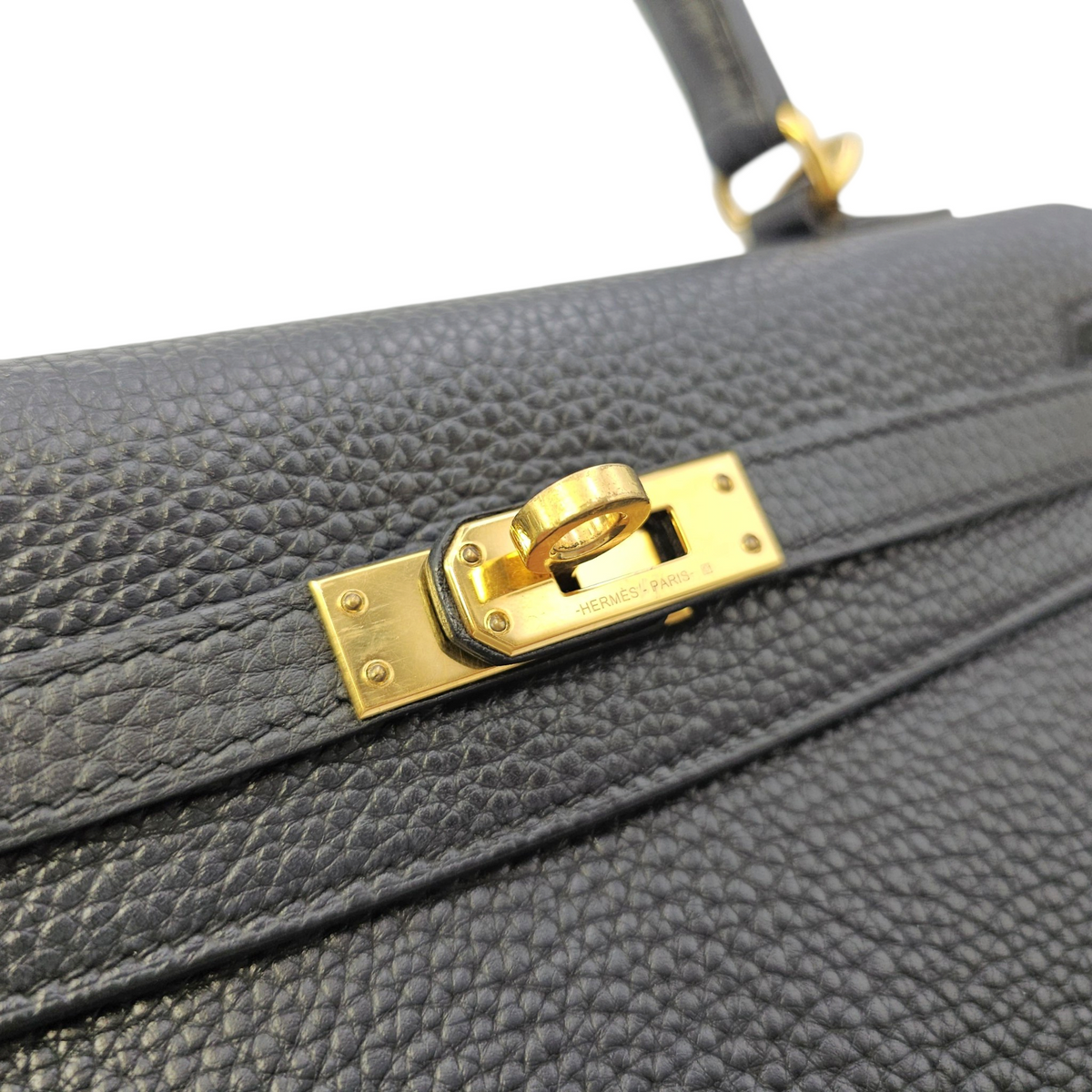 Kelly 25 Noir in Togo Gold hardware