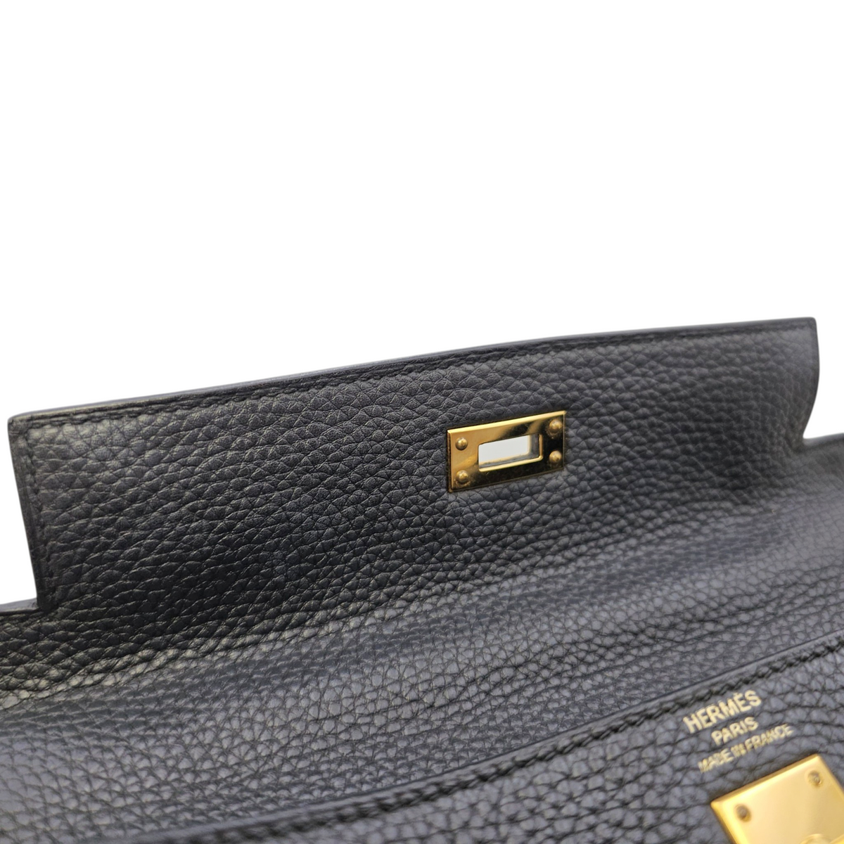 Kelly 25 Noir in Togo Gold hardware