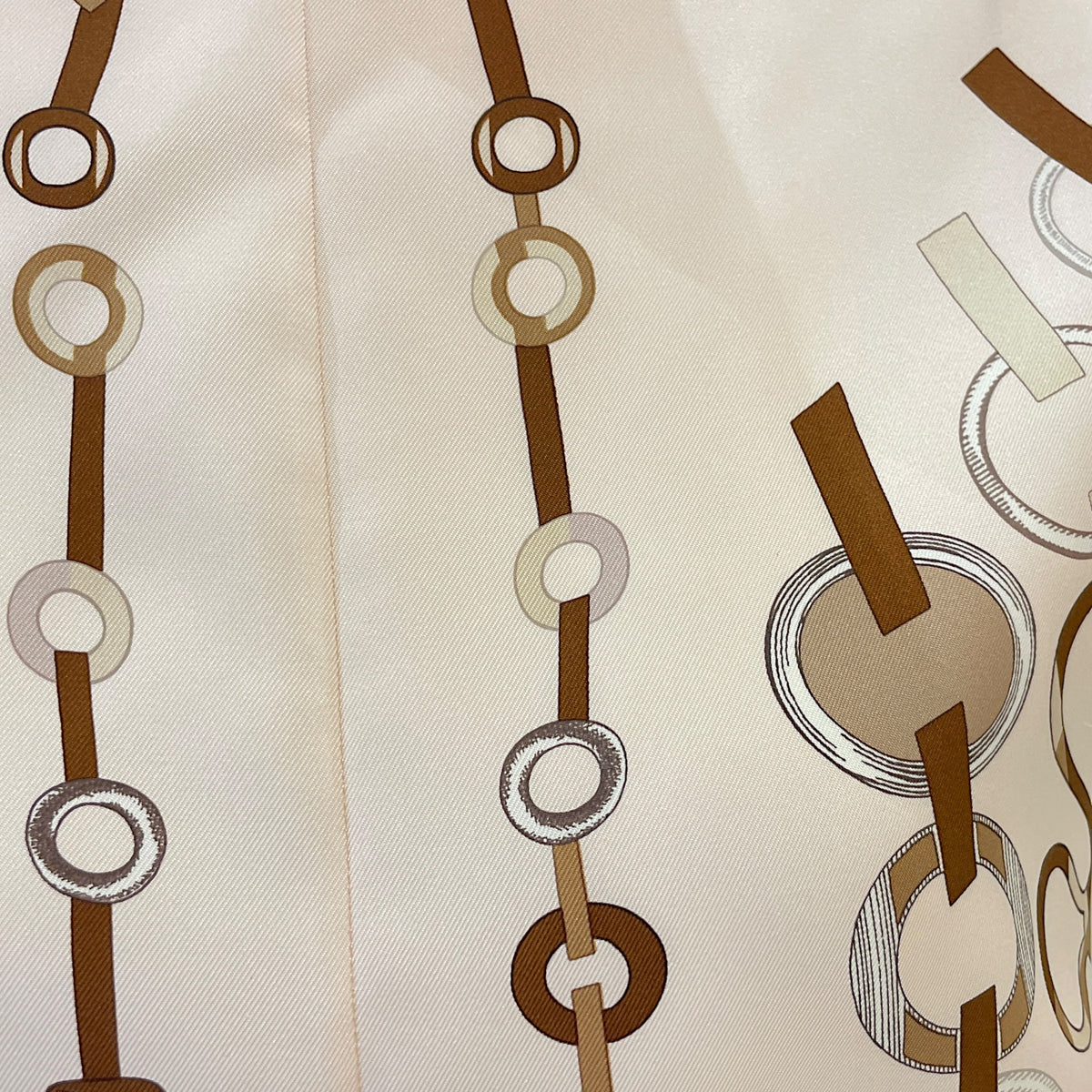 “Do Re Boucles”  36 Beige Ready-To-Wear in Silk