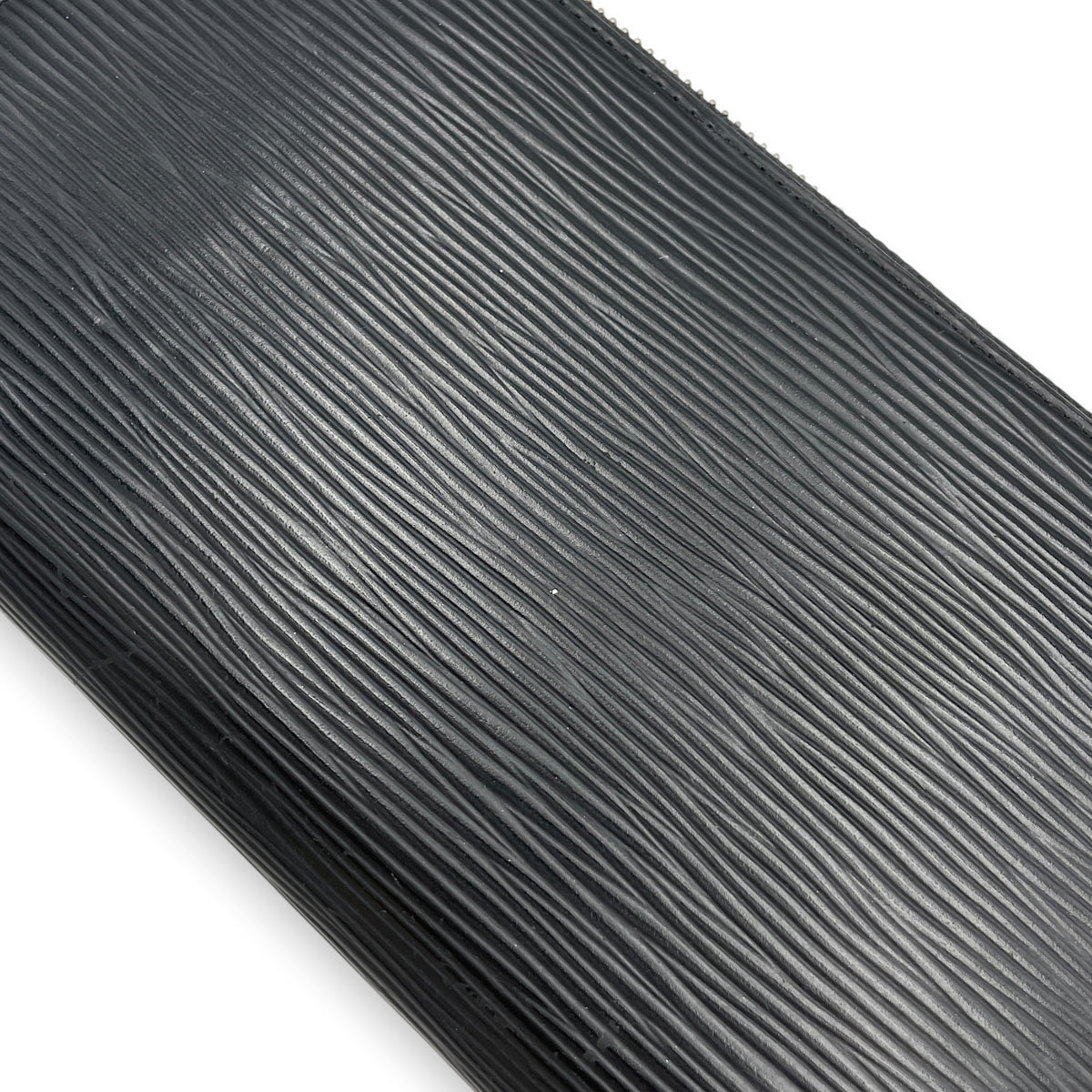 Zippy Black Wallet in Epi Leather Silver hardware