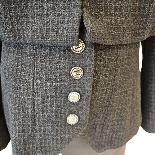 22C Tweed  Fake Two-piece Tuxedo Jacket  38 Black Ready-To-Wear in Cotton Resin hardware