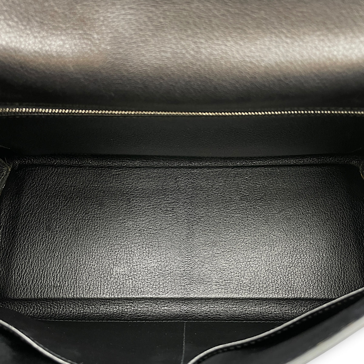 Kelly 32 Noir in Evergrain  Palladium hardware