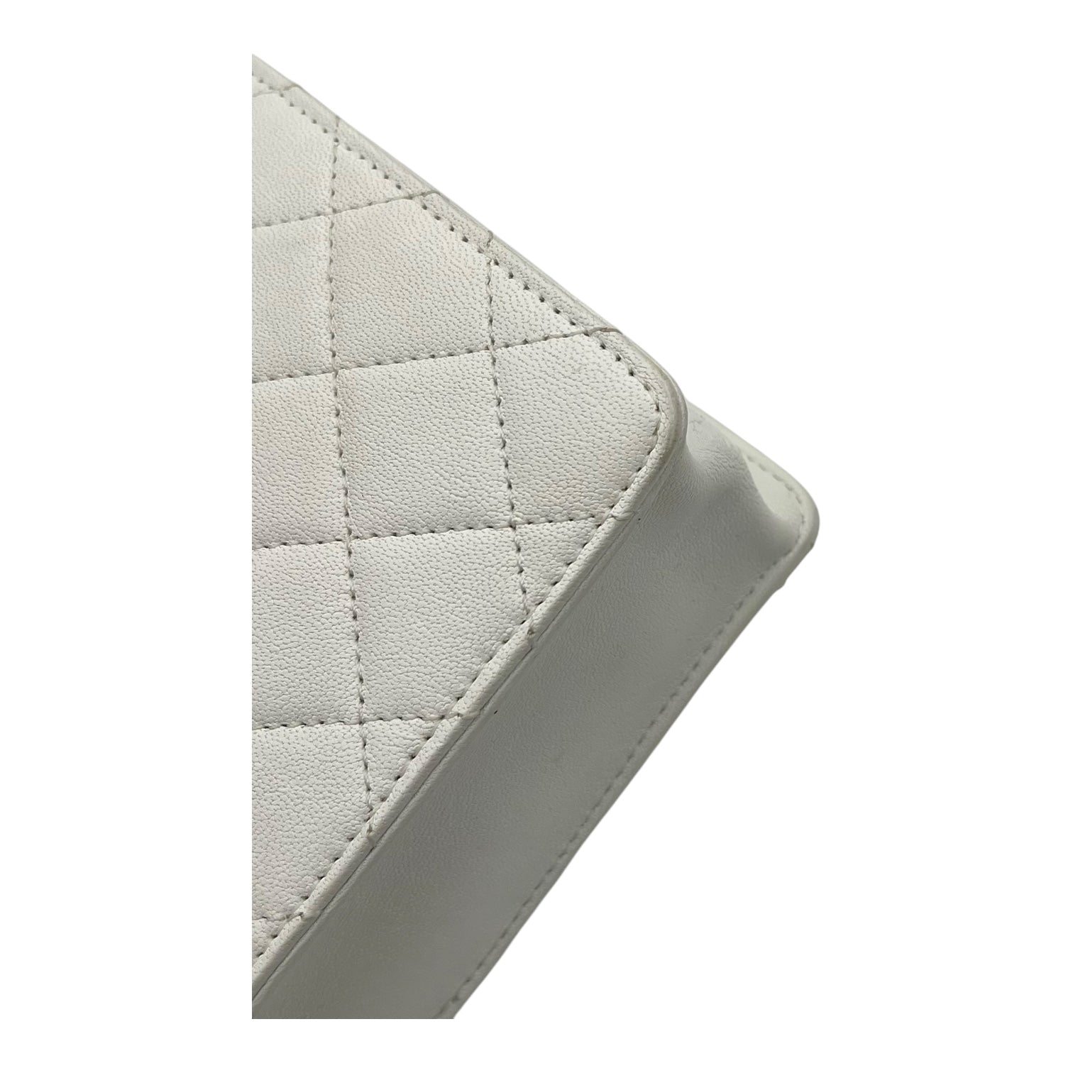 Chic Pearls White Crossbody Bag in Lambskin, Gold hardware