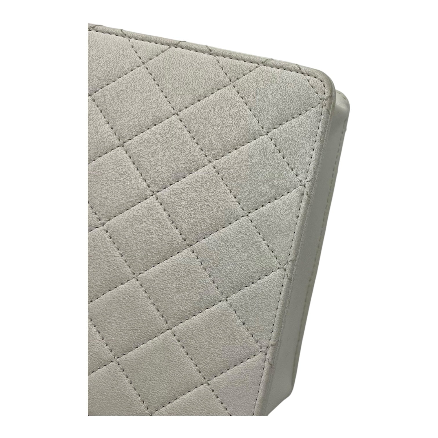 Chic Pearls White Crossbody Bag in Lambskin, Gold hardware