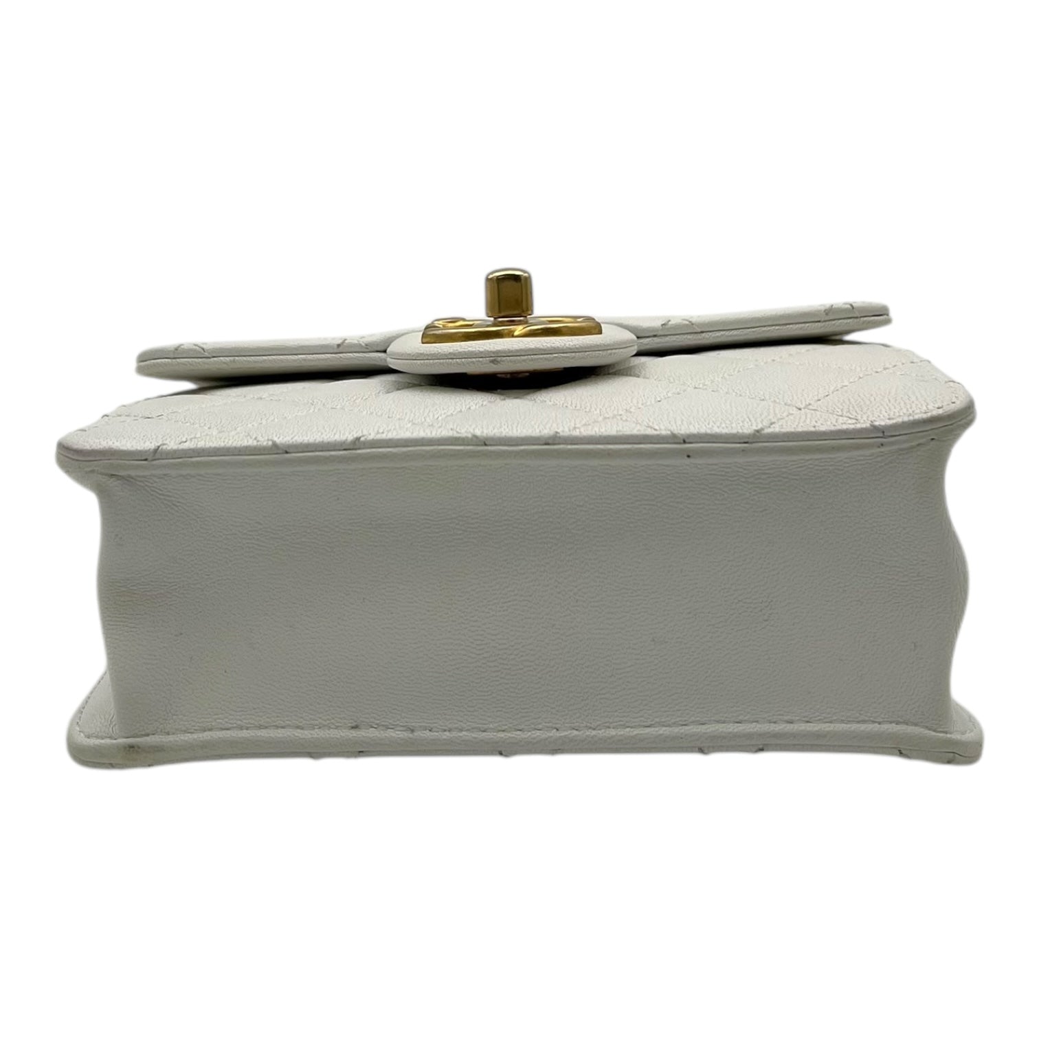 Chic Pearls White Crossbody Bag in Lambskin, Gold hardware
