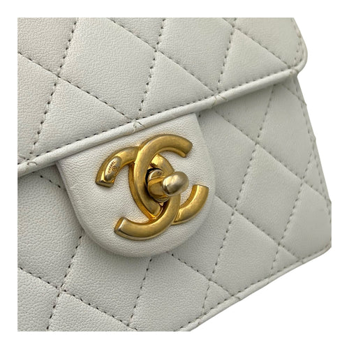 Chic Pearls White Crossbody Bag in Lambskin, Gold hardware