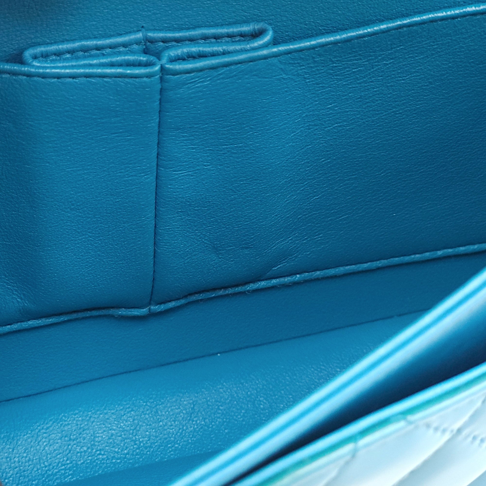 Classic Double Flap Medium Blue Shoulder Bag in Patent Leather, Palladium hardware