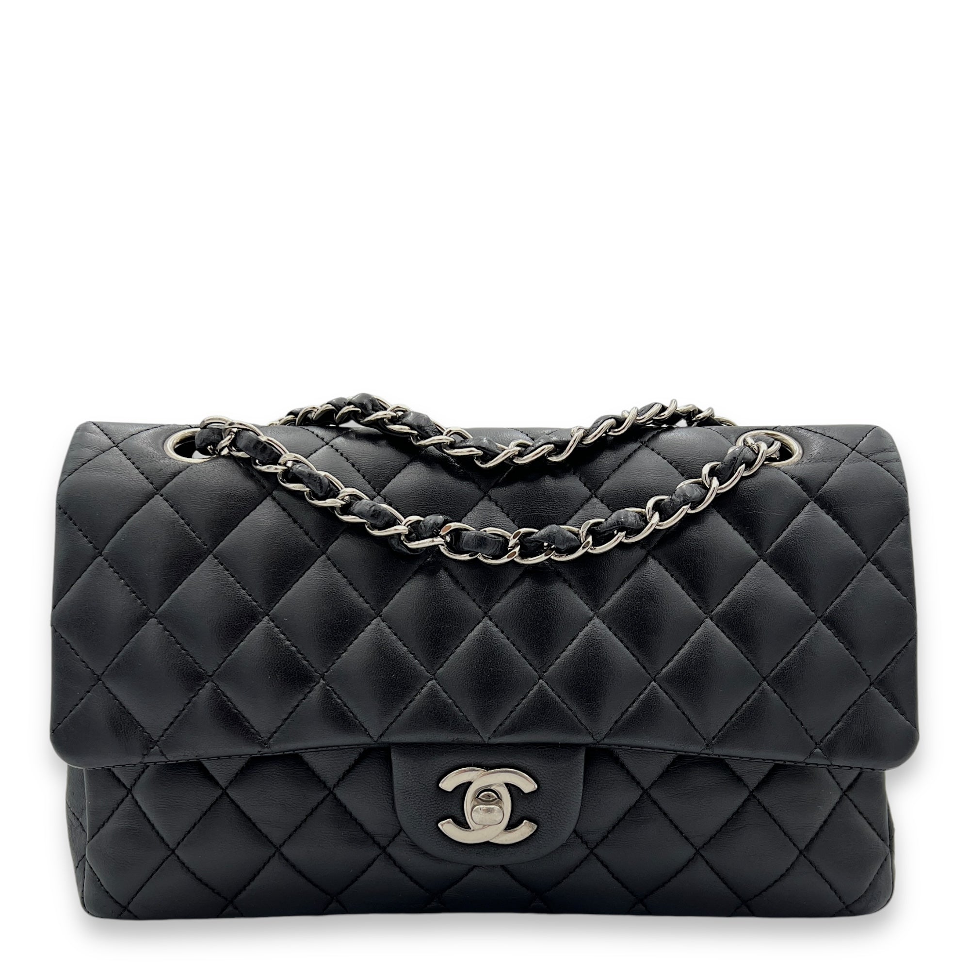 Classic Flap Medium Shoulder bag in Lambskin, Silver Hardware