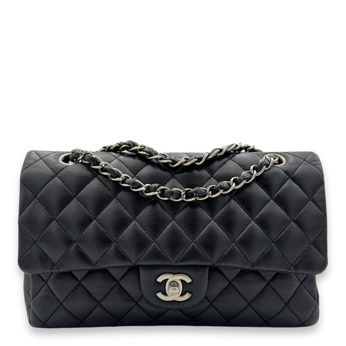 Classic Flap Medium Shoulder bag in Lambskin, Silver Hardware