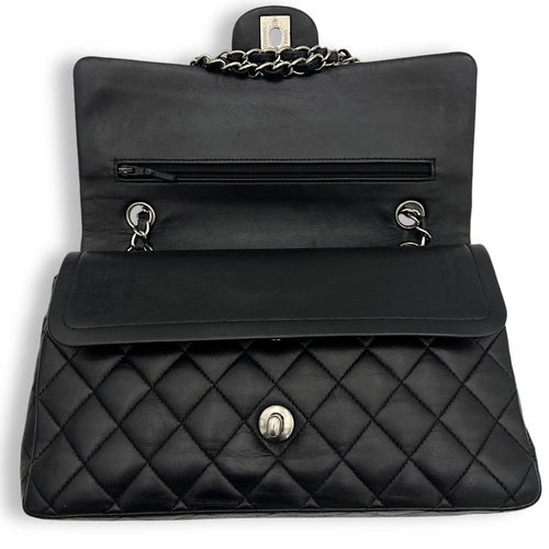 Classic Flap Medium Shoulder bag in Lambskin, Silver Hardware