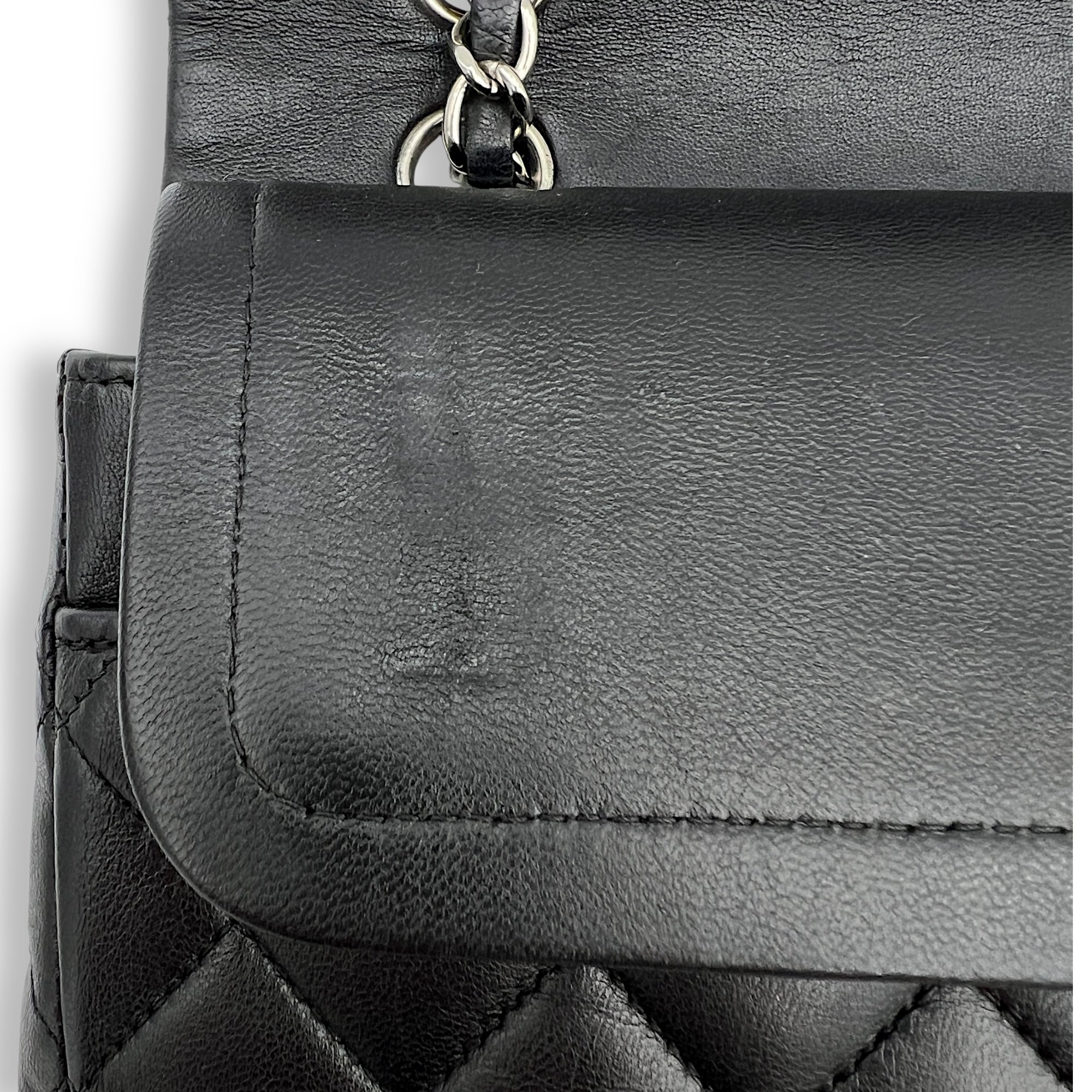 Classic Flap Medium Shoulder bag in Lambskin, Silver Hardware