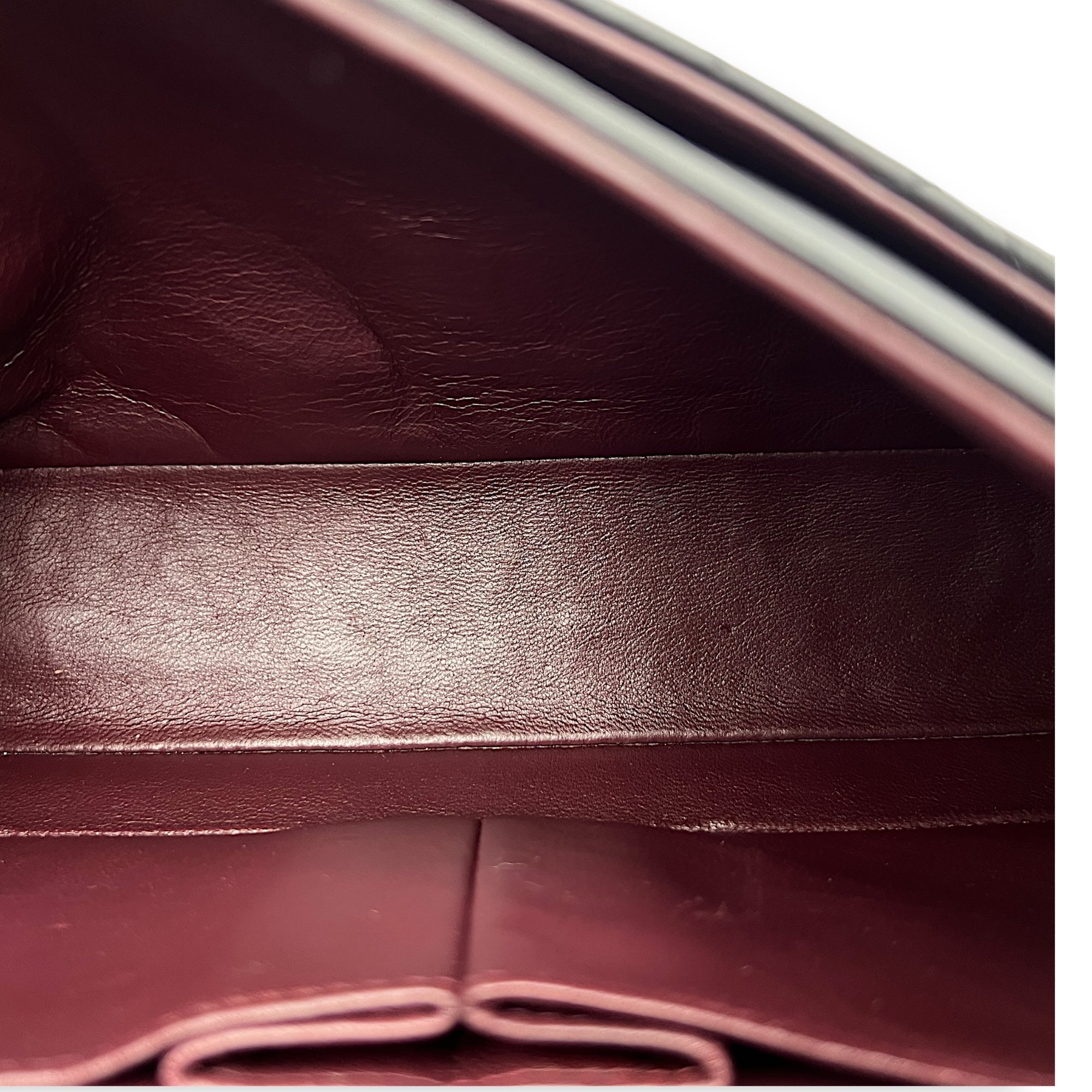 Classic Flap Medium Shoulder bag in Lambskin, Silver Hardware