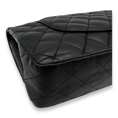 Classic Flap Medium Shoulder bag in Lambskin, Silver Hardware