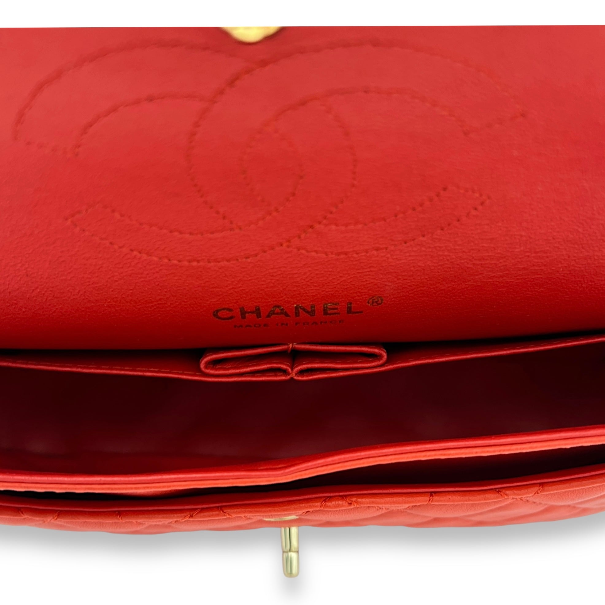 Classic Medium Orange Shoulder Bag in Lambskin, Gold hardware