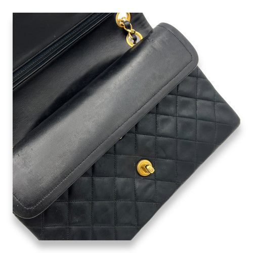 Classic Shoulder Bag Medium Black in Lambskin, Gold hardware