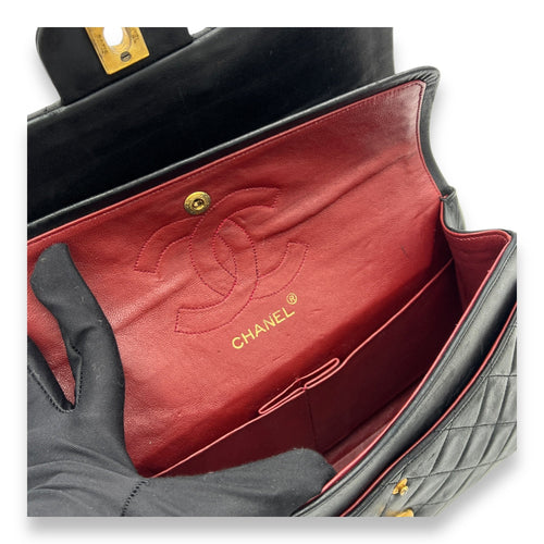 Classic Shoulder Bag Medium Black in Lambskin, Gold hardware