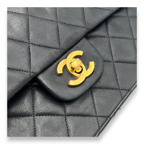 Classic Shoulder Bag Medium Black in Lambskin, Gold hardware