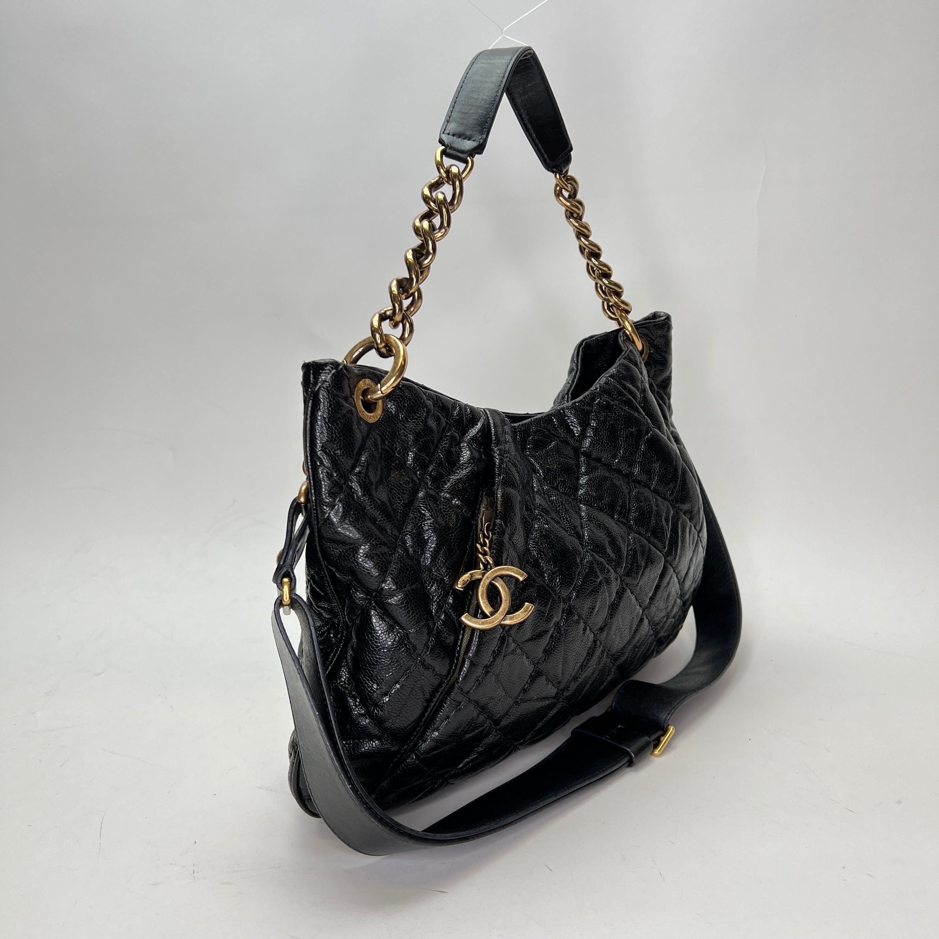 Coco pleats Shoulder bag in Caviar leather Gold Hardware