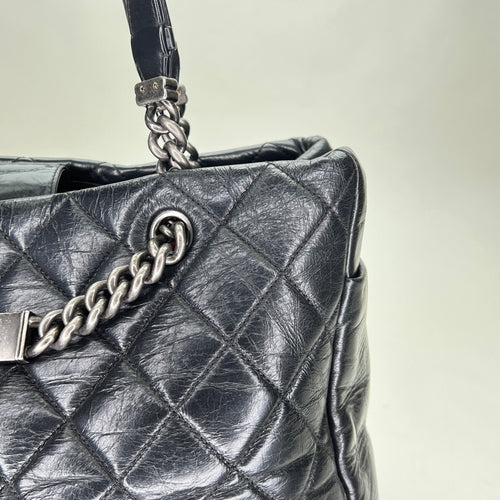 Glazed Quilted Nameplate Tote Tote bag in Calfskin, Ruthenium Hardware