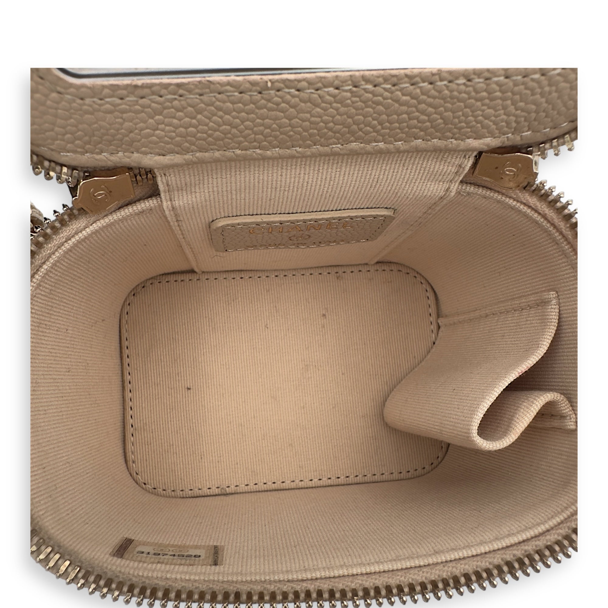 Chanel CC Vanity Bag Beige in Caviar Leather, Gold hardware_7