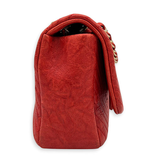 Chanel Chevron Classic Flap Red Shoulder Bag in Calfskin, Gold hardware_3